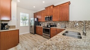 Family Townhome, Hot Tub, Garden Area | Shared kitchen | Fridge, microwave, oven - Grhmvd1554 - Champions Gate Resort - 5 Bed 4 Baths House (Davenport)