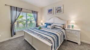 Family Townhome, Private Pool, Garden Area