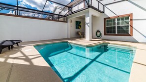 2 outdoor pools, free cabanas, pool umbrellas