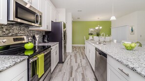 Family Townhome, Private Pool, Garden Area | Shared kitchen | Fridge, microwave, oven