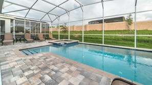 Maison mitoyenne Familiale, plusieurs chambres, bain à remous, côté jardin | Piscine