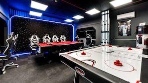 Family Townhome, Multiple Bedrooms, Hot Tub, Garden Area | Games room