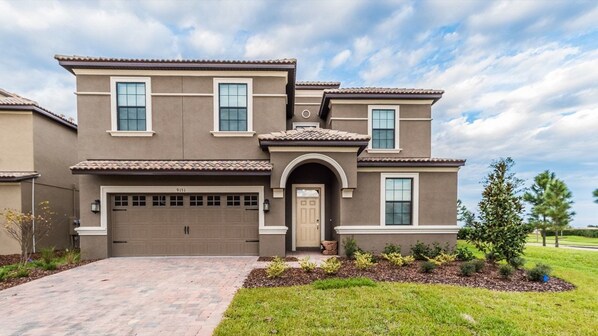 Family Townhome, Multiple Bedrooms, Hot Tub, Garden Area | Front of property