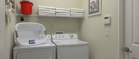 ファミリー タウンホーム スパ浴槽 ガーデン | ランドリー