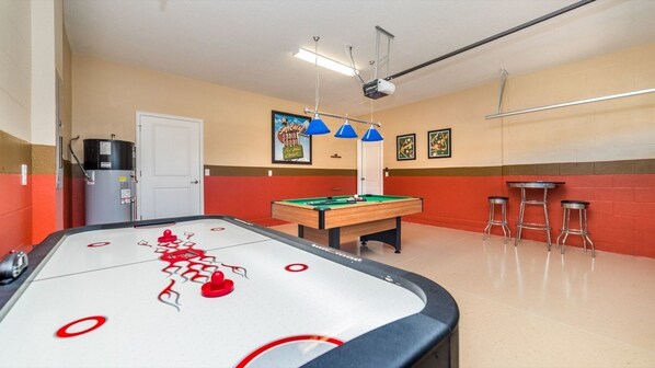 Family Townhome, Multiple Bedrooms, Hot Tub, Garden Area | Game room