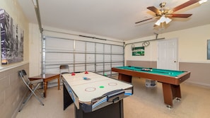 Maison mitoyenne Familiale, bain à remous, côté jardin | Salle de jeux