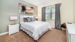 Maison mitoyenne Familiale, bain à remous, côté jardin | 6 chambres, espace de travail pour ordinateur portable