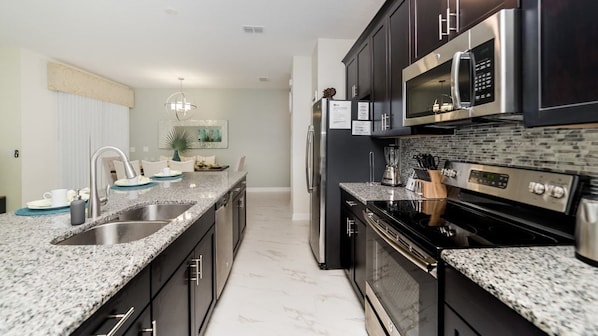 Family Townhome, Private Pool, Garden Area | Shared kitchen | Fridge, microwave, oven