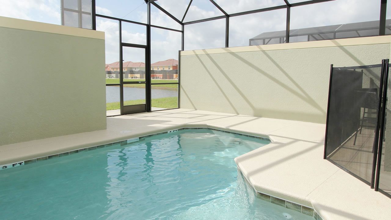 季節限定屋外プール、プール パラソル、サンラウンジャー