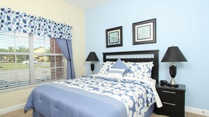 Perhepientalo, yksityinen uima-allas, puutarha-alue | 4 makuuhuonetta, yksilöllisesti sisustettu, yksilöllisesti kalustettu