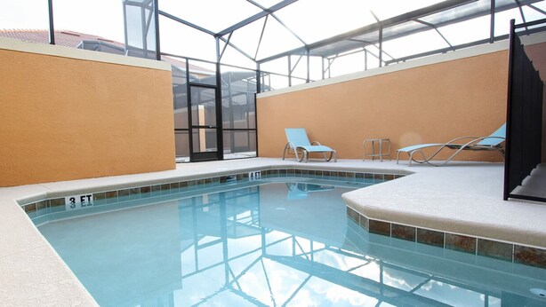 Residenza familiare, piscina privata, lato giardino | Piscina
