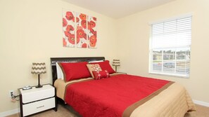 Perhepientalo, yksityinen uima-allas, puutarha-alue | 4 makuuhuonetta, kannettavalle tietokoneelle sopiva työtila