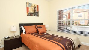 Perhepientalo, yksityinen uima-allas, puutarha-alue | Näkymä huoneesta