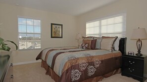 Casa geminada família, piscina particular, no jardim | 5 quartos, espaço de trabalho para notebook