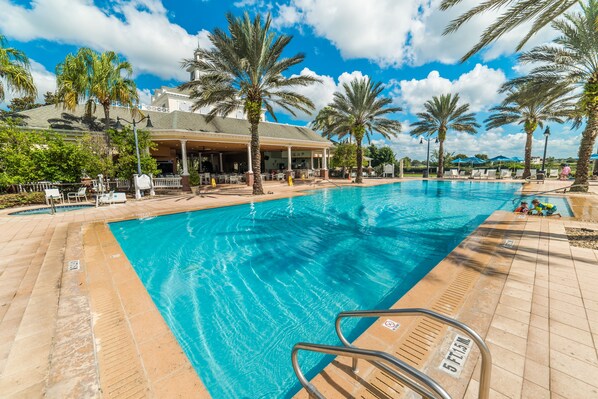 8 outdoor pools, pool umbrellas, sun loungers