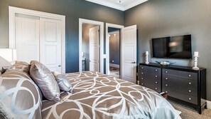 Family Townhome, Multiple Bedrooms, Hot Tub, Garden Area
