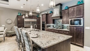 Family Townhome, Multiple Bedrooms, Hot Tub, Garden Area | Shared kitchen facilities | Fridge, microwave, oven