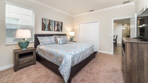 Perhepientalo, poreamme, puutarha-alue | 5 makuuhuonetta, yksilöllisesti kalustettu