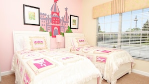 Maison mitoyenne Familiale, piscine privée, côté jardin | Chambre à thème pour enfants