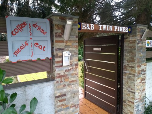 B&B TWIN PINES PILGRIMS ROOMS