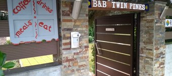 B&B TWIN PINES PILGRIMS ROOMS