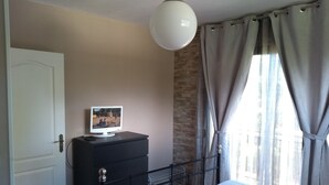 Habitación básica con 1 cama matrimonial o 2 individuales, 1 cama matrimonial, para no fumadores | Balcón