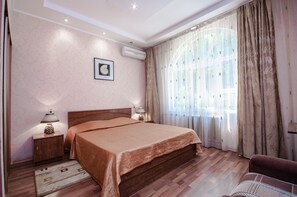 Comfort Double Room | Desk - Victor Guest House (Sochi)