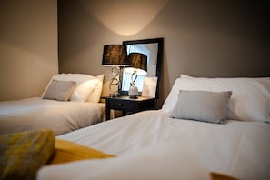 2 habitaciones, cortinas blackout y sistema de insonorización