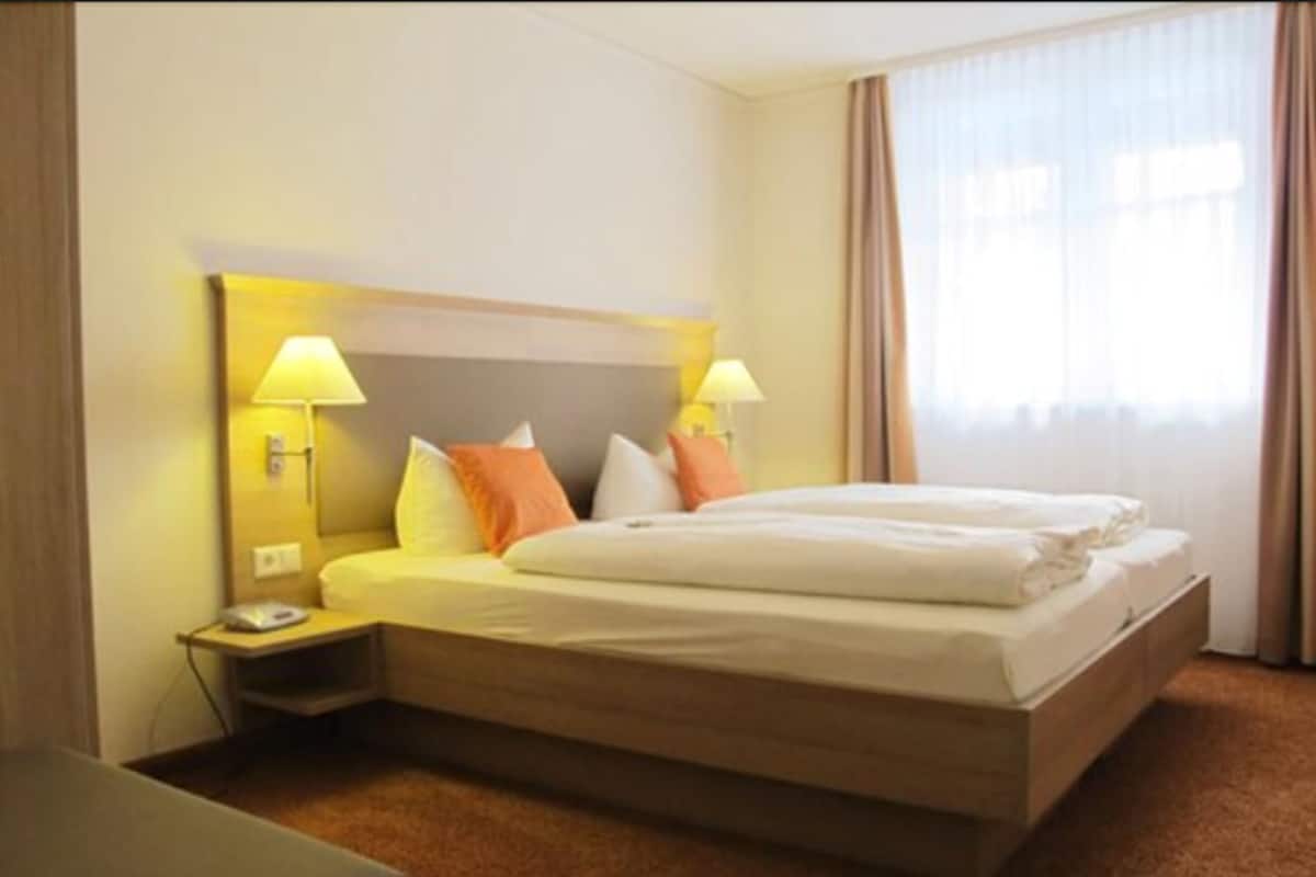 Hypo-allergenic bedding, in-room safe, blackout curtains