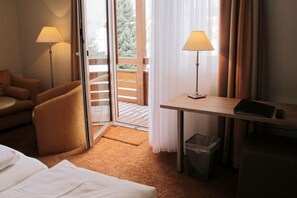 Quarto casal, sacada (or terrace) | Roupas de cama antialérgicas, cofres nos quartos, cortinas blackout