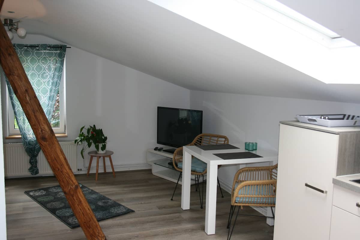 Apartment, 1 Bedroom, Non Smoking (Apt No. 2) | In-room dining