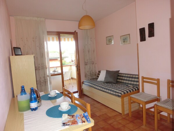 Apartment, 1 Bedroom | Living area