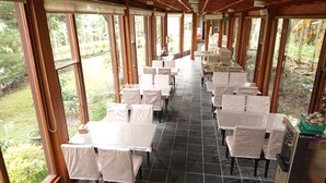 فطور من الأطباق المحلية مجانًا يوميًا