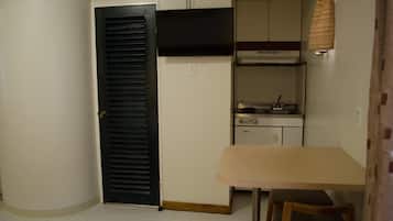 Chambre Double Deluxe, 1 chambre | Coin cuisine privé | Four, plaque de cuisson, batterie de cuisine, vaisselle et ustensiles
