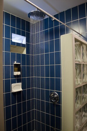 Caja de seguridad en la habitación, escritorio y wifi gratis 