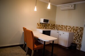 Deluxe King Room | In-room safe, desk, free WiFi, bed sheets - Gess Hotel (Paramaribo)
