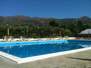 Piscine extérieure (ouverte en saison)