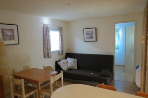 Bungalow, 2 Schlafzimmer | Wohnbereich