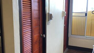 Kamar Keluarga | Kamar mandi | Shower, perlengkapan mandi gratis, pengering rambut, dan handuk