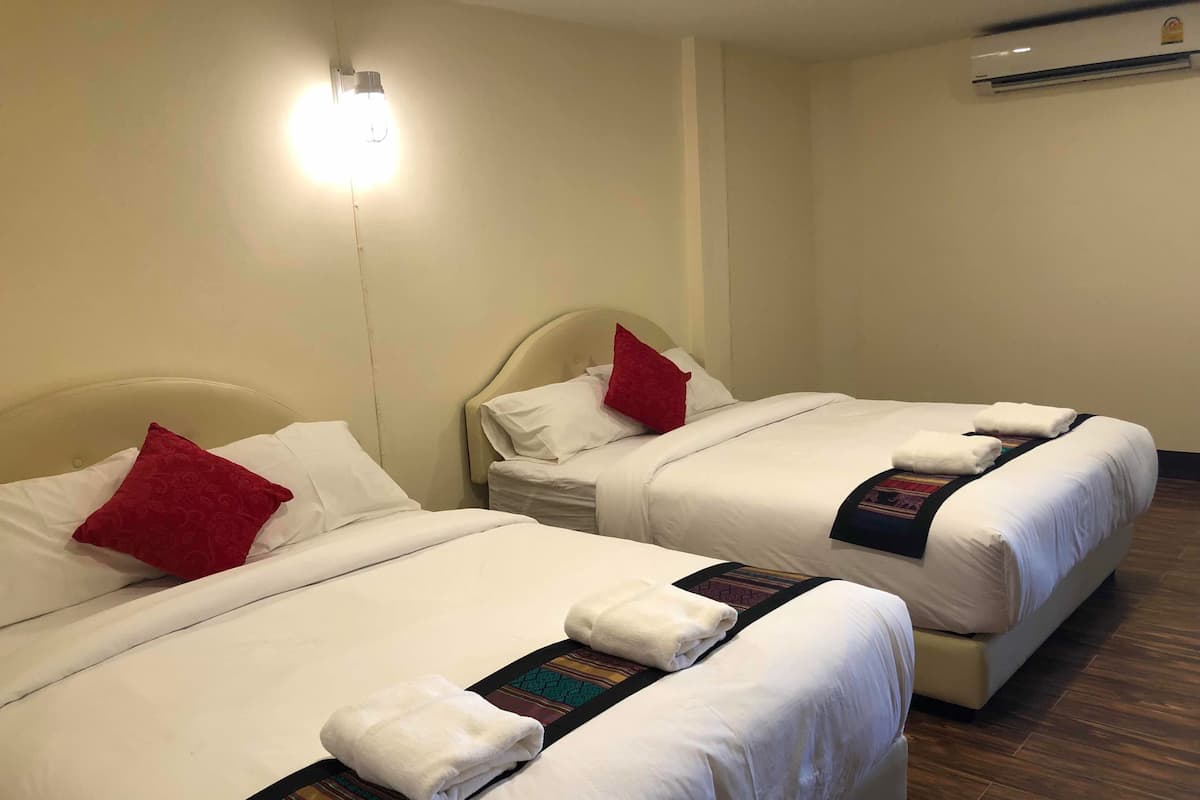Family Room | Rollaway beds, free WiFi
