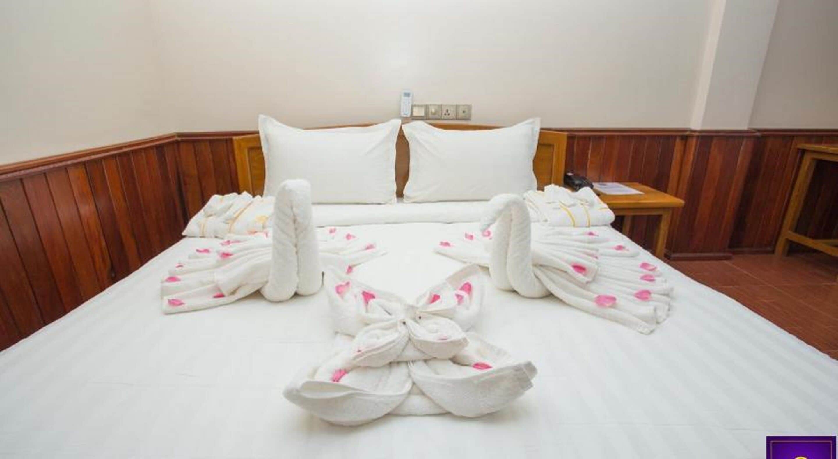 Quarto casal superior | Frigobar, cofres nos quartos, escrivaninha, quartos à prova de som