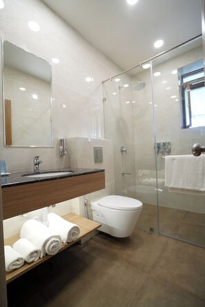 Signature Double Room, 1 Double Bed | Bathroom | Shower, free toiletries, towels, soap - Kalinga Hotel (Jodhpur)