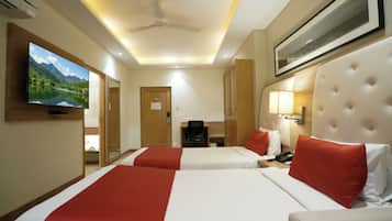 Phòng đôi hoặc 2 giường đơn Premier | Két bảo mật tại phòng, trang bị nội thất với thiết kế riêng biệt, bàn