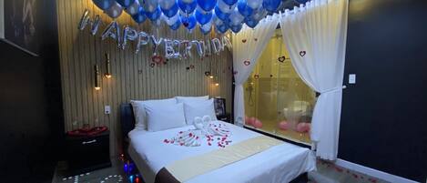 Minibar, desk, soundproofing, iron/ironing board