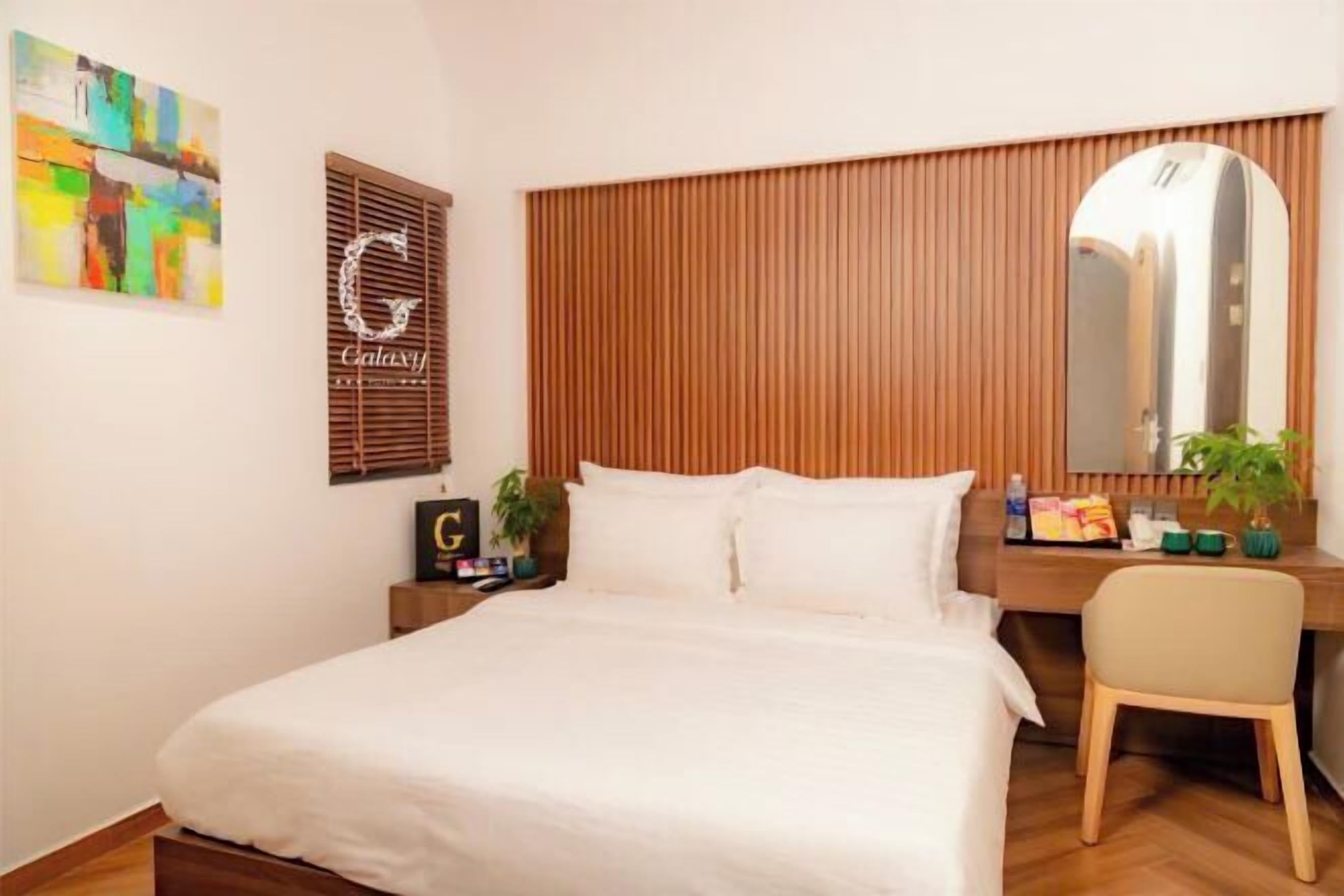 Minibar, desk, soundproofing, iron/ironing board