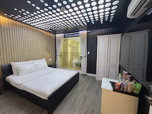VIP Room | Minibar, bàn, phòng cách âm, bàn ủi/dụng cụ ủi quần áo 