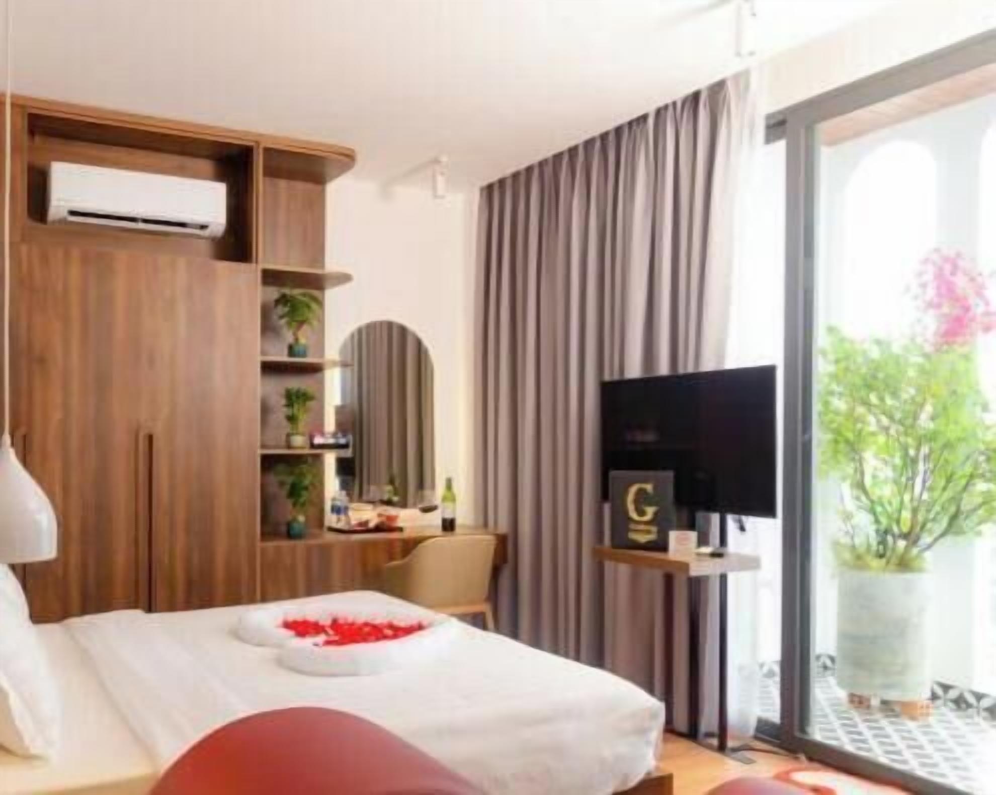 Minibar, bàn, phòng cách âm, bàn ủi/dụng cụ ủi quần áo 