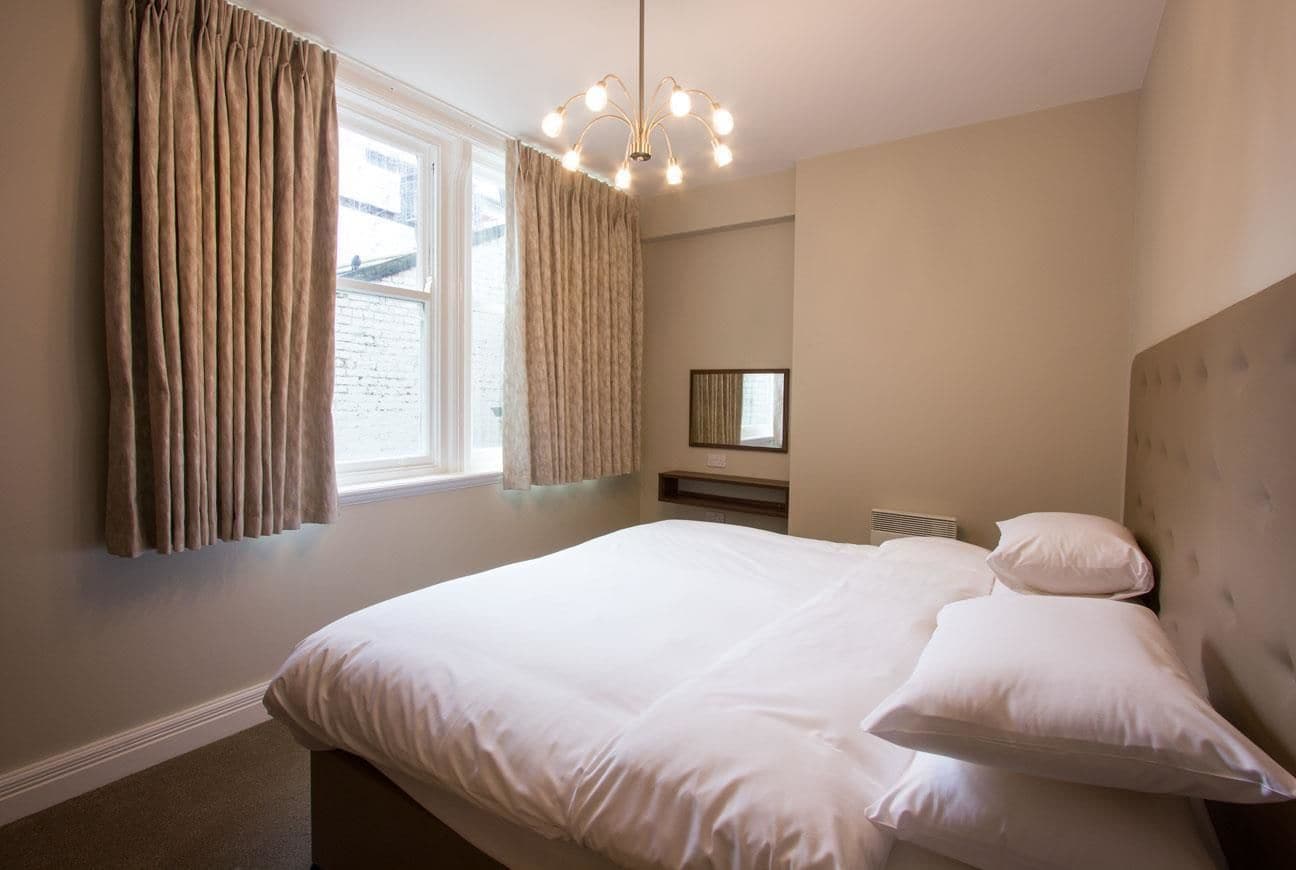 奢華公寓, 1 張特大雙人床, 非吸煙房 | 客房內保險箱、熨斗/熨衣板、免費無線上網、床單