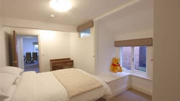 Departamento de lujo, 1 cama King size, para no fumadores | Caja de seguridad en la habitación y tabla de planchar con plancha