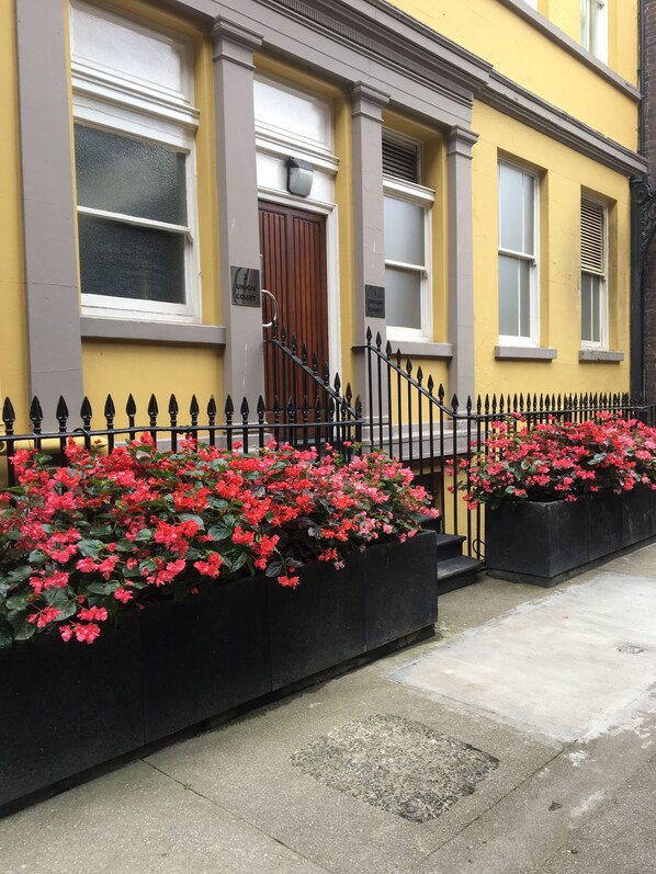 المنشأة من الخارج